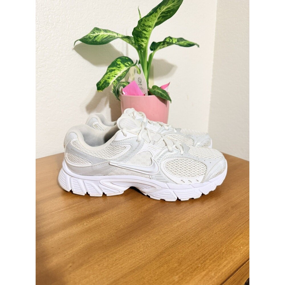 Nike V5 RNR Women's White Size 10 running shoes